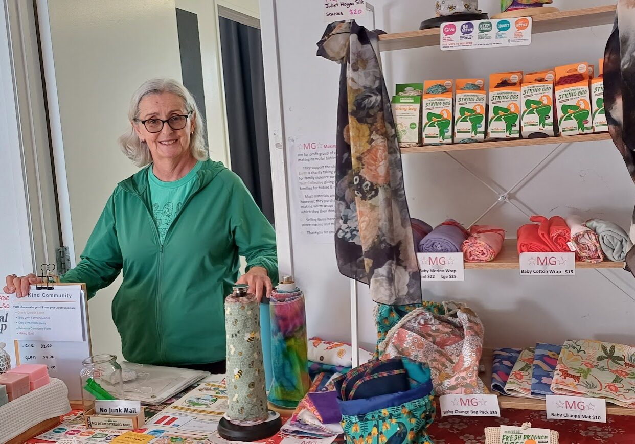 Lynn Green Waste Away Stand